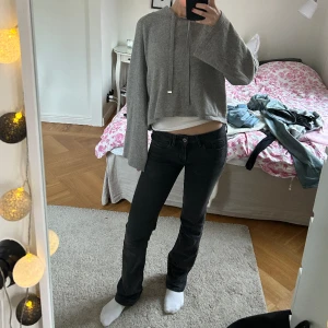 Lågmidjade jeans - Svarta jeans ifrån pepe jeans, skriv för fler bilder💕