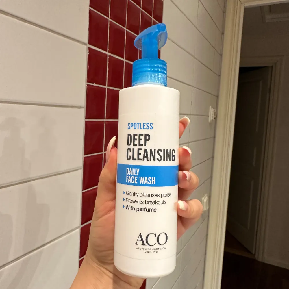 Säljer min oanvända aco spotless daily face wash. . Övrigt.