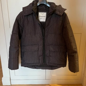 Zadig jacka🖤🖤 - Vinter jacka ifrån Zadig & Voltaire i storlek S, inga defekter och jättebra skick🖤🖤