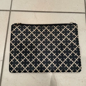 By Malene Birger  - Kuvertväska  Strap finns till❣️
