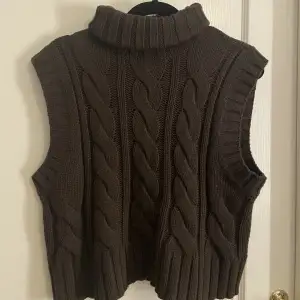 Stickad vest/pullover från H&M.