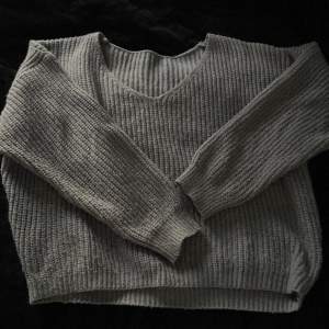 grå stickad tröja från hm storlek m. används ej längre. 