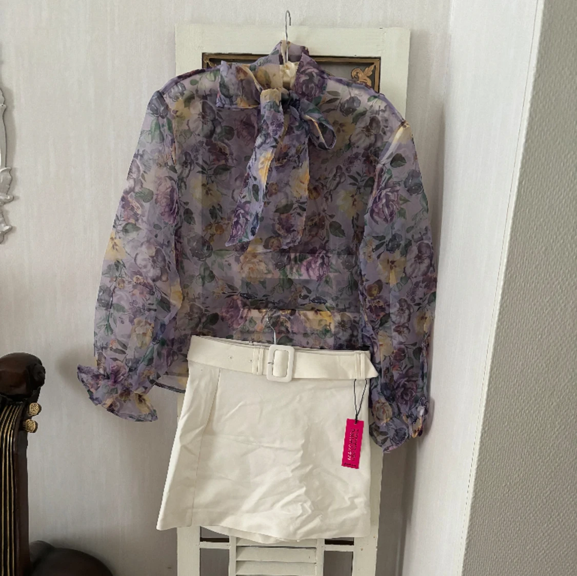 Underbar knyt blus vår sommar blommig med byx kjol shorts nya!