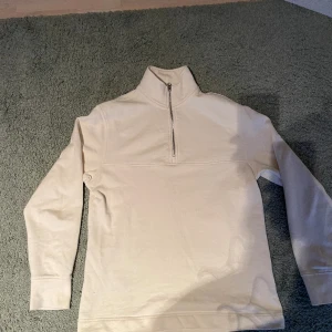 Mango half zip sweater - Snygg half zip sweater i mycket bra skick använd bara några gånger!