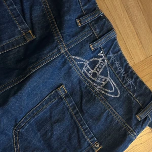 Vivienne Westwood Distressed Jeans 31  - 31 i midja, passar dig 173-183. Nyskick. Dm för mer info :)