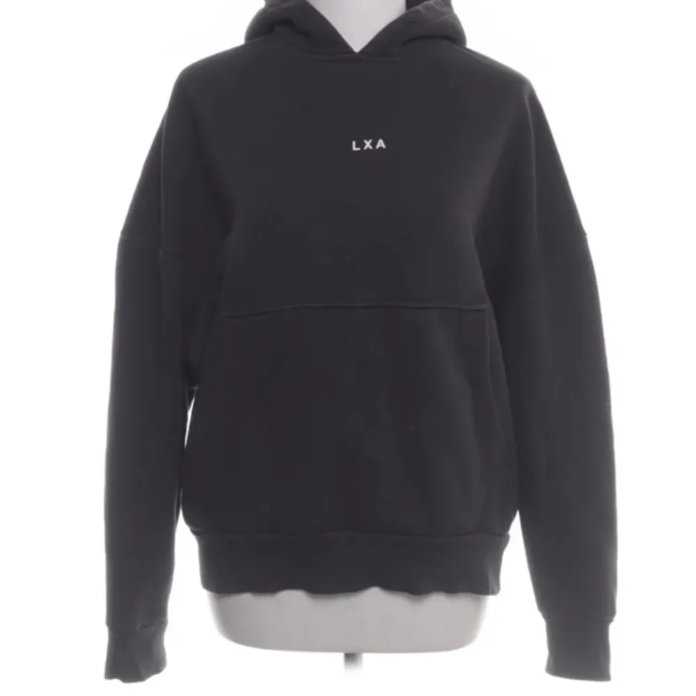 Super skön lite oversized hoodie från lxa🩶 • mörkgrå • xs Använd fåtal gånger. Hoodies.