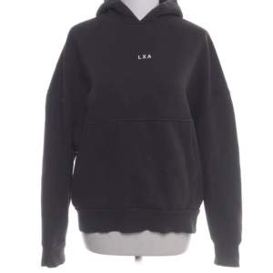 Super skön lite oversized hoodie från lxa🩶 • mörkgrå • xs Använd fåtal gånger