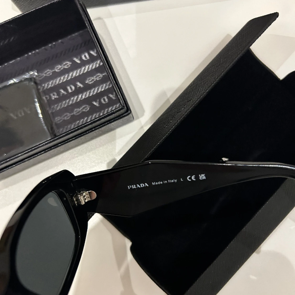 PRADA Solglasögon - 91