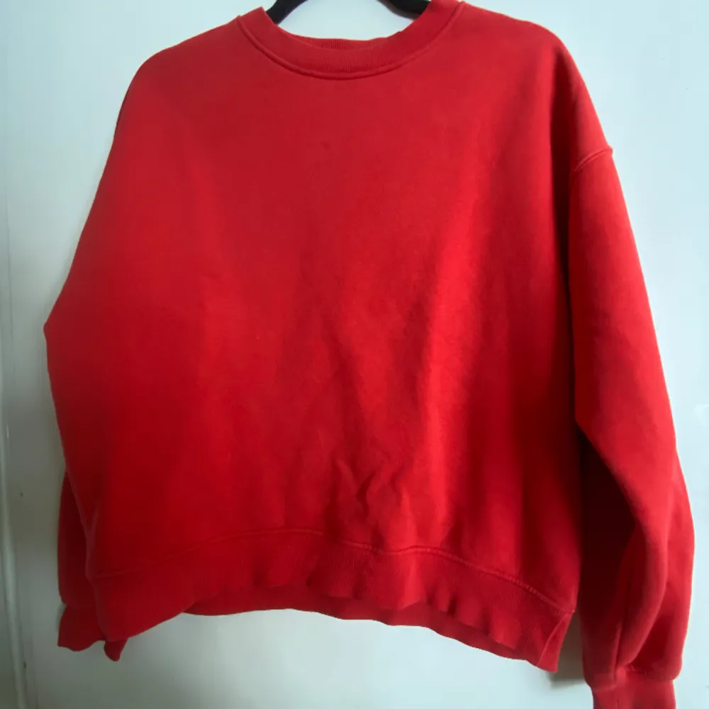En tröja från Lindex som jag inte använder längre✨ Kan skicka fler bilder om någon är intresserad!. Tröjor & Koftor.
