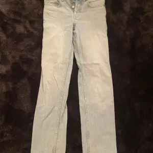 Lägger ut dessa fina jeans ifrån zara❤️ Modell mid rise straight!