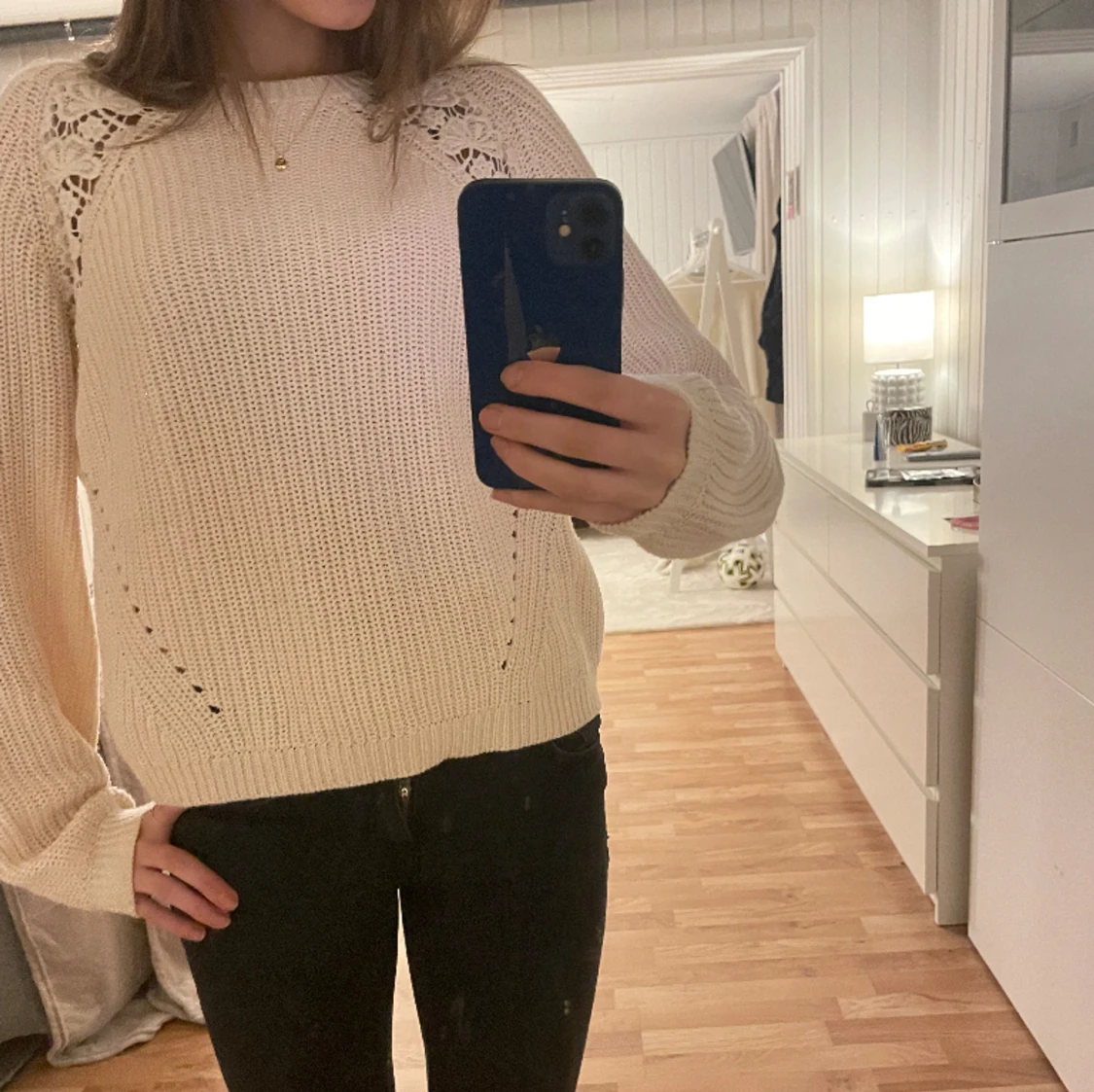 Stickad tröja med detaljer  - 91