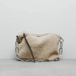 Axelväska med kedja - Axelväska i beige! Nyskick från Zara! 