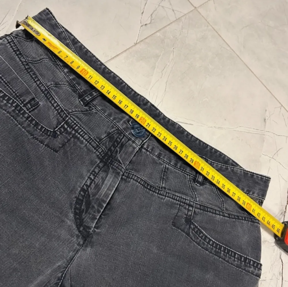 Snygga lågmidjade jeans som tyvärr inte kommer till användning🥰. Jeans & Byxor.