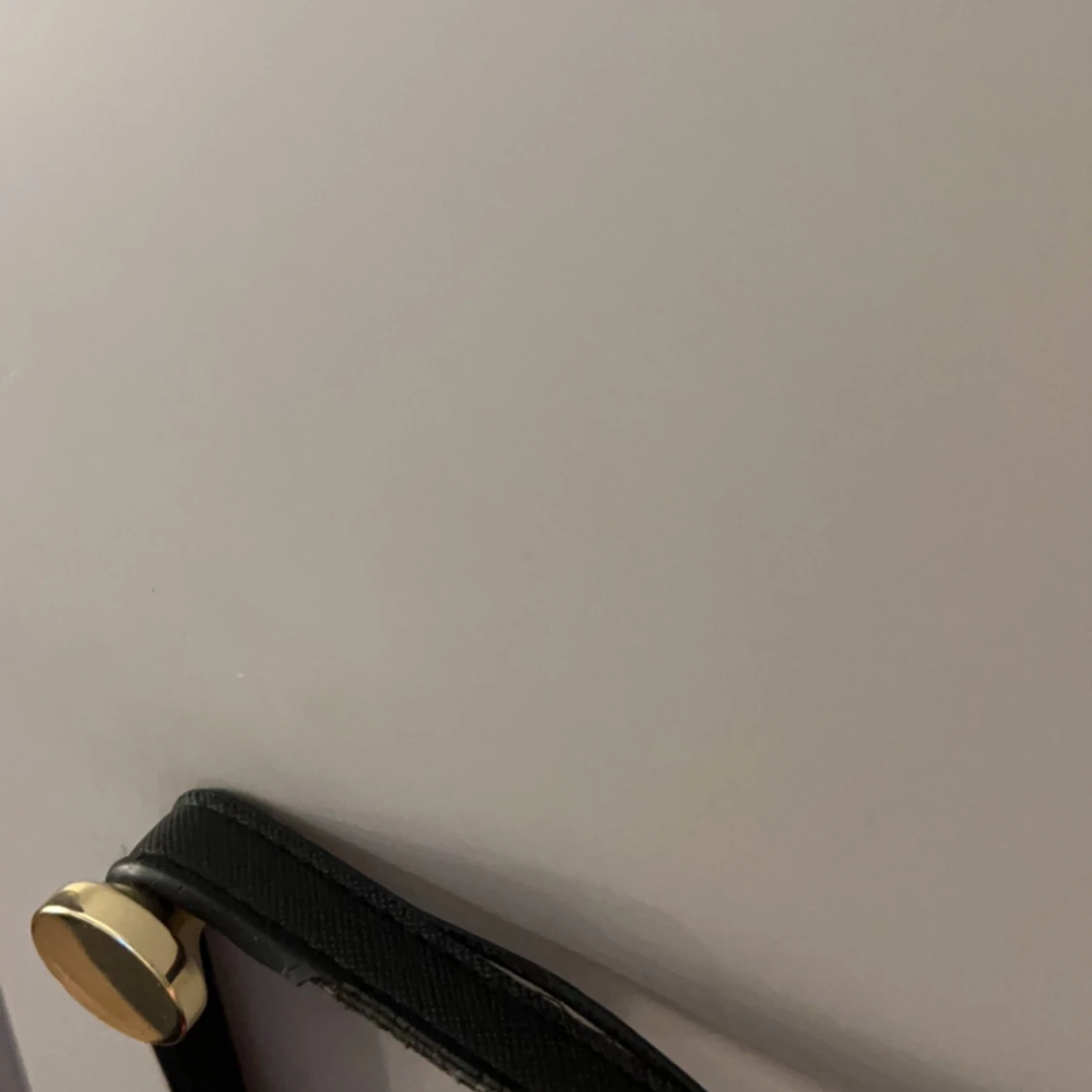 •Svart handväska - 91