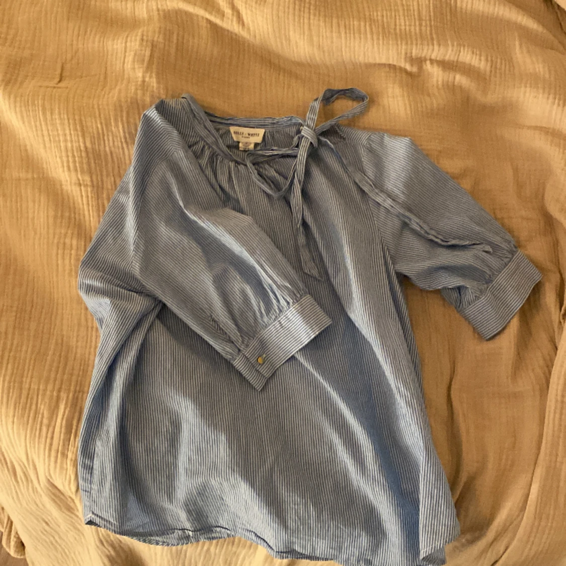 Super snygg trekvart skjorta - 90
