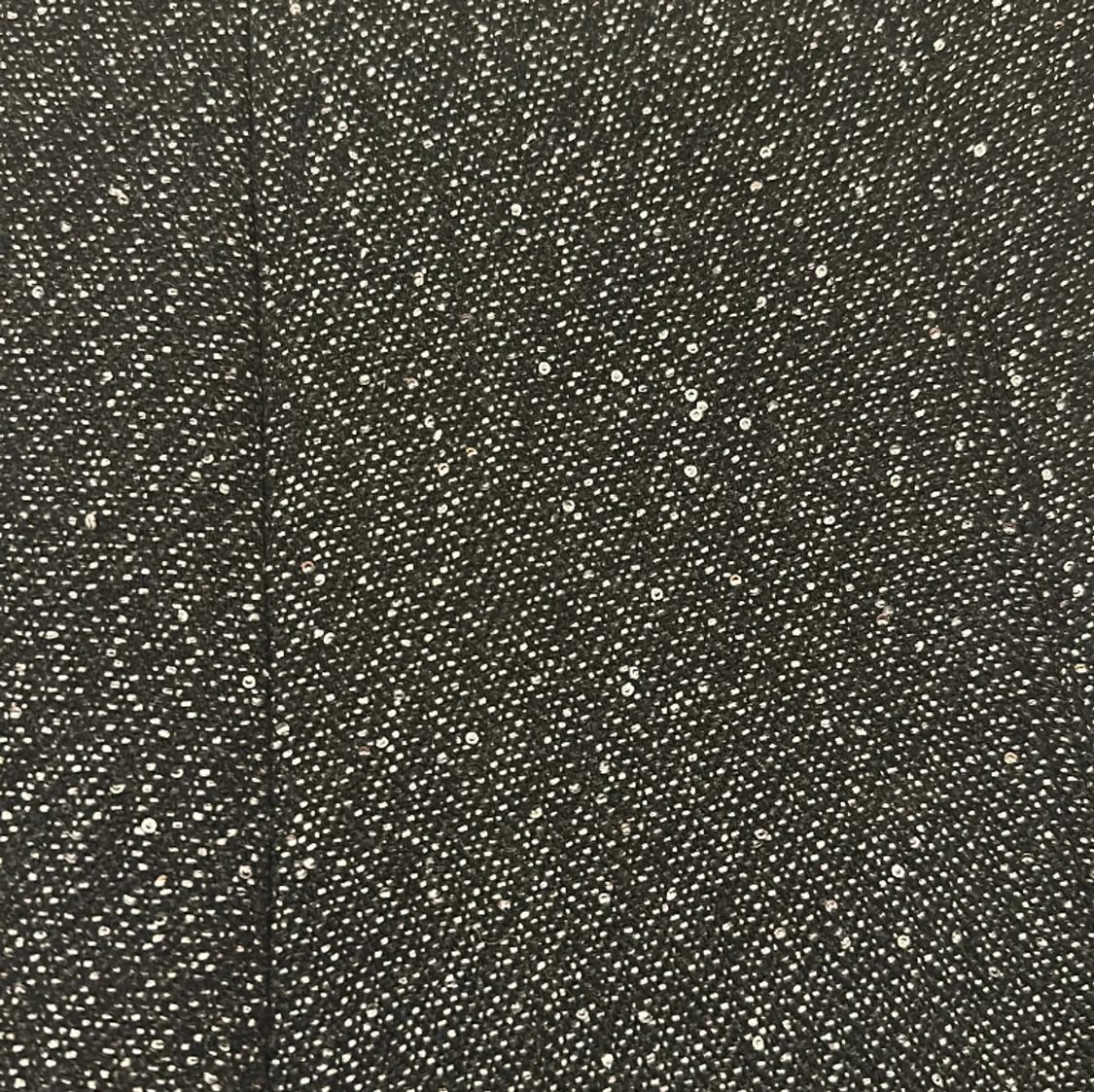 Kort svart kjol med silverpaljetter - 90