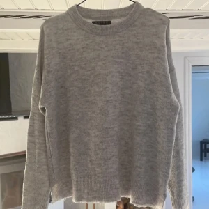 stickad tröja - Jättefin och ny stickad tröja ifrån amisu , nypris 389 säljer för 150