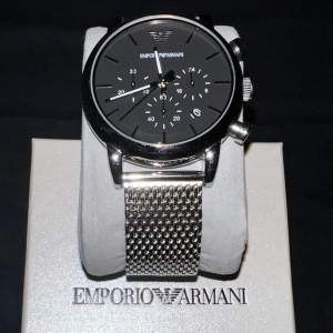 Nu säljer jag min fina klocka från Emporio Armani. Klockan har inte använts mycket alls och den har topp kvalité! Den är perfekt för dig som gillar att sticka ut lite men ändå inte alldeles för mycket!