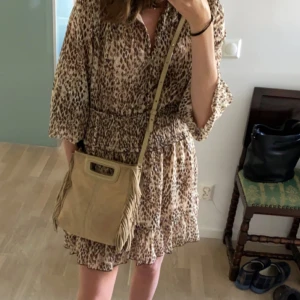 Zara klänning  - Så söt zara klänning som är nästintill oanvänd!!❤️ passar perfekt till sommaren🫶 skriv gärna om ni har frågor eller liknande☺️