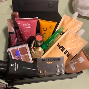 Skönhets låda - Fullt me smink och hudvård  allt ingår i priset 