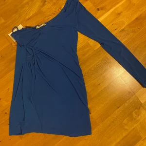 Blå klänning - Liten i storleken