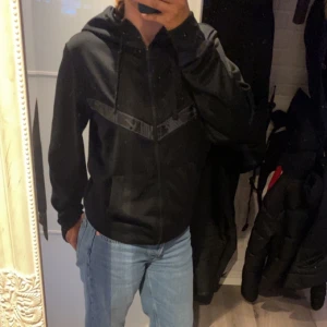 Nike tröja - Jätte fin Nike tröja super skön och så bekväm säljer pågrund av att de inte kommer till användning! Pris går att diskutera 