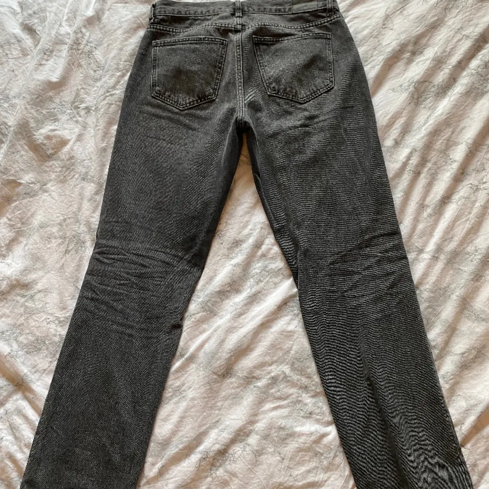 Jätte fina low waist jeans från gina som är i bra skick💕  . Jeans & Byxor.