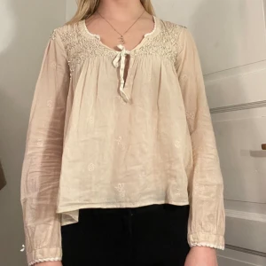 Oddmolly blus - Babyrosa oddmolly blus. Sitter som storlek s. 250kr💕