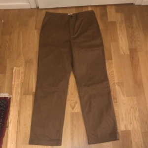 Grandpa Byxor  - Säljer dessa Grandpa byxor då dem inte passar. Helt nya och original prislappen frinns kvar. Köpta på Grandpa för 1400kr  Stl 48 