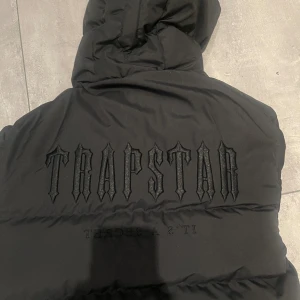 Trapstar jacka - Galen trapstar jacka i storlek small, aldrig använd (tags och kvitto finns, självklart äkta)