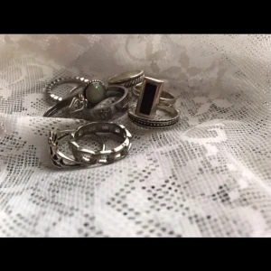 Various rings - Många olika ringar alla i bra skick. Går att köpa i bunt eller en elr några som man önskar☺️