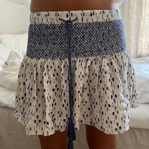 Kjol - Säljer denna superfina kjol med shorts❤️‍🔥 Priset kan disskuteras/tar emot alla prisförslag🤗