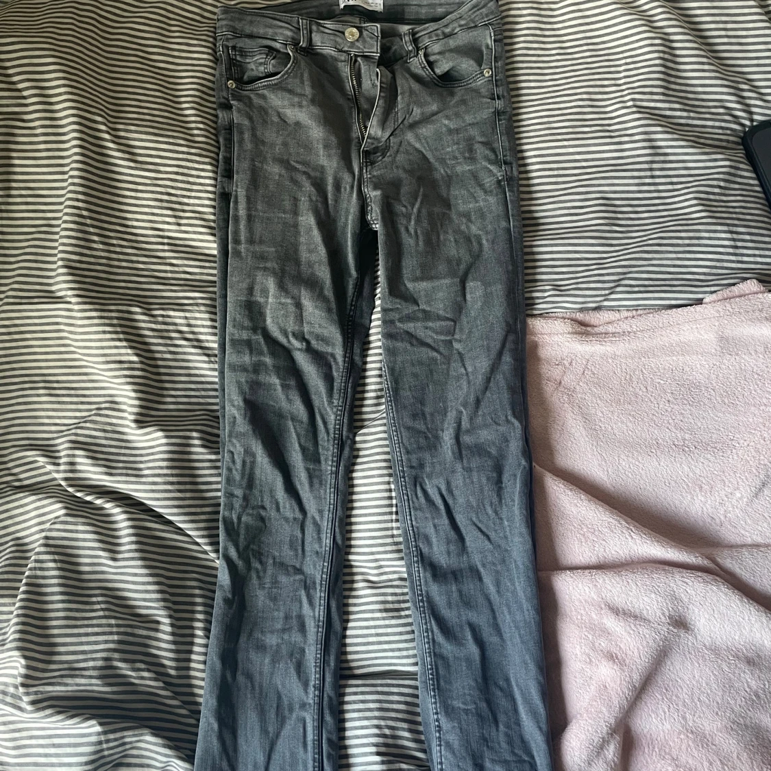 Grå jeans zara