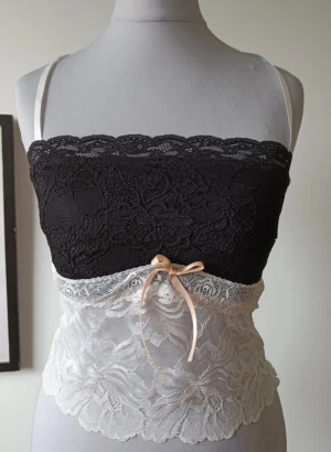 Spetstopp svart/vit - Superfin spetstopp! Säljer då den e lite för kort för mig 🩷