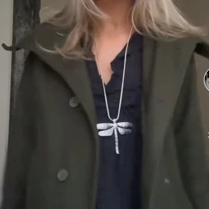 trollslända halsband - jättesnyggt trollsländ halsband från anello UF som nu är avvecklad. Halsbandet är i nyskick! 