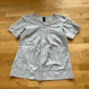 Söt blus  - Söt blus från vero moda 💖 Kontakta mig vid intresse och tveka inte med att ställa frågor 🥰