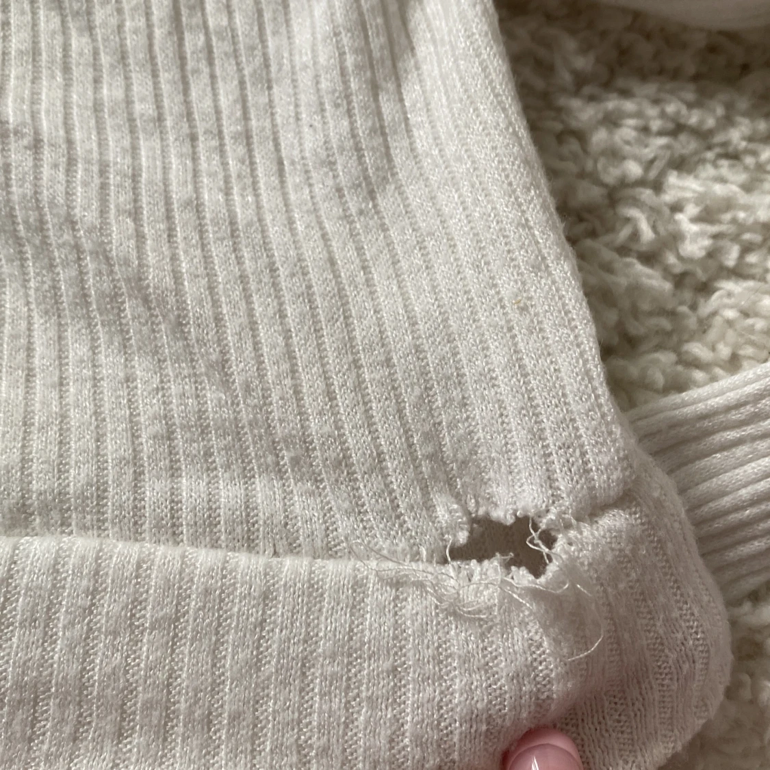 Vit kortärmad tröja med snören - 90