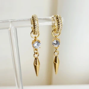 Handgjorda örhängen  - Handgjorda örhängen●Följ :@ekjewelryofficial🤲 ● 💎Material- 100% rostfritt stål ●Örhängeskrokar -rostfritt stål och kristall. Nickel fri. Längd -4cm. Vattentåliga, ändrar inte färgen! 