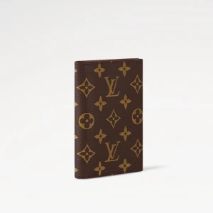 Louis Vuitton - Säljer min nya äkta Louis Vuitton passfodral, köptes för 3500 kr i Dubai. Står dock M.G.D litet inne i passfodralet i guld. Inget man ser på utsidan. Kan tänka mig sälja för 1800. Pris går att diskutera vid snabbaffär!