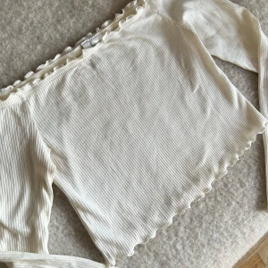 Volang topp off shoulder - Volang topp off shoulder från hm! Använd 