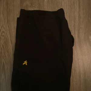 Lyle n scott shorts - Shorts i mycket bra skick sitter som en xs/s Stl är 14/16år