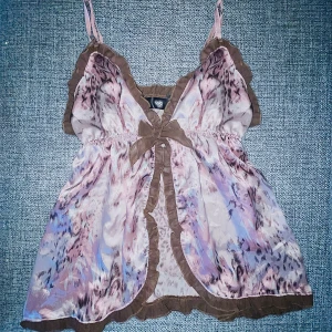 Y2k linne - Ett fint rosa och brunt leopard färgat spets linne!  💗