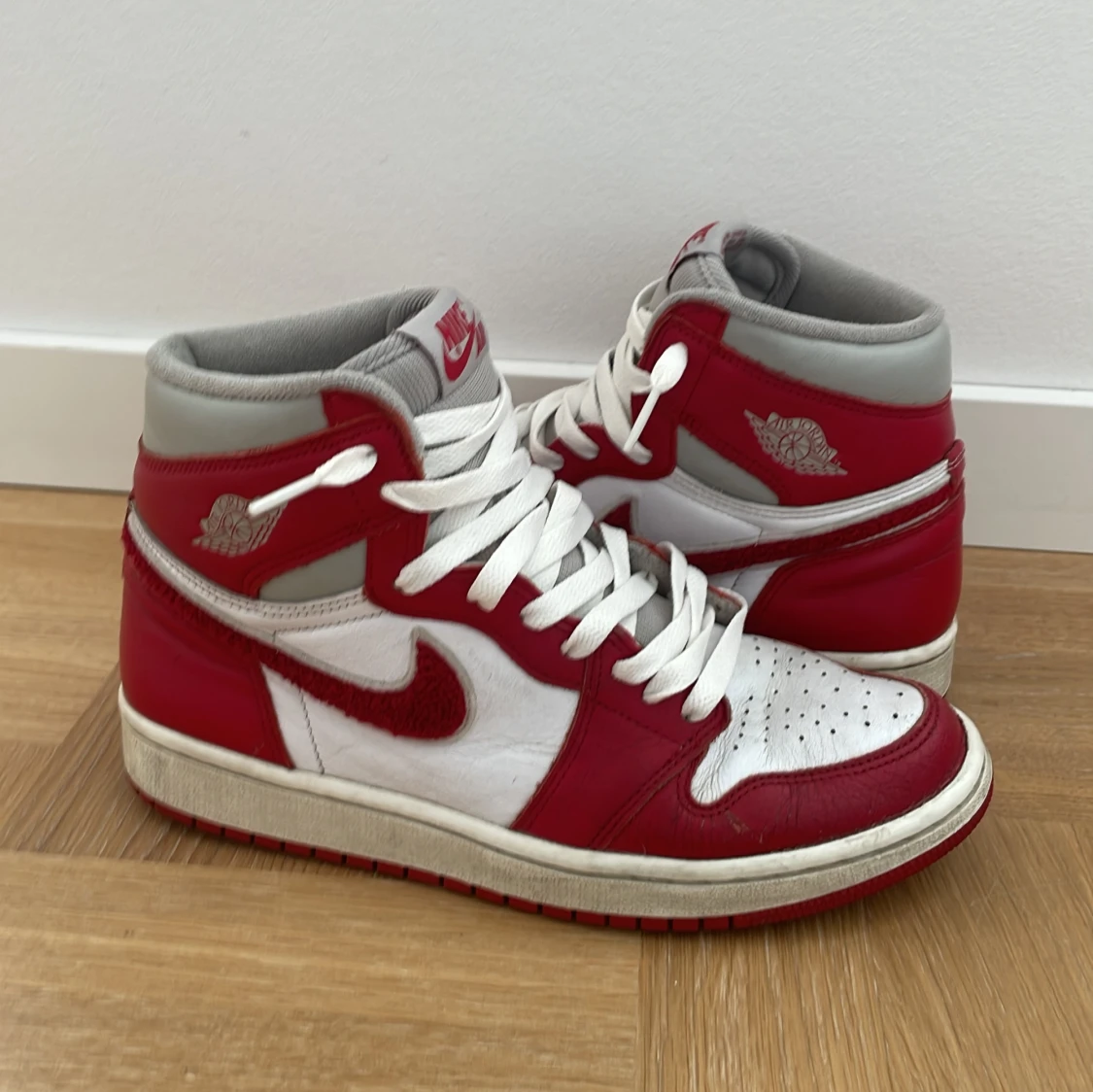 Air Jordan 1 Retro High OG Varsity Red - 90