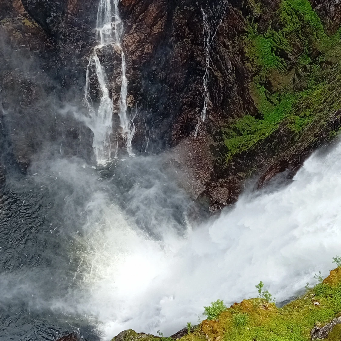 Bilder på en vacker vattenfall - 92