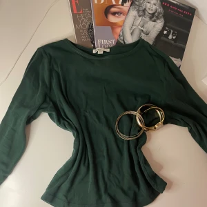 Mörkgrön topp🍂🌲 - Långärmad mörkgrön topp perfekt till hösten🌲🍂