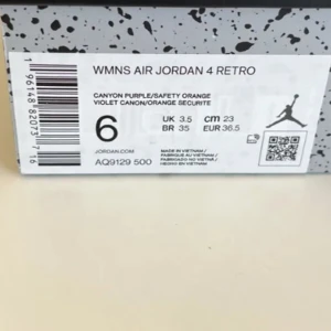St 36’5 - Jordan 4 storlek 37’5 lite creasad