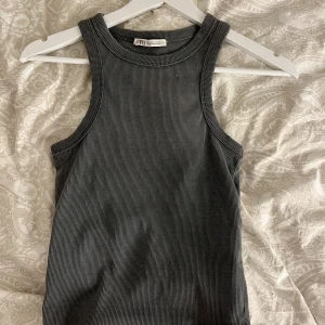 Topp zara - Basic topp från zara. Nyskick