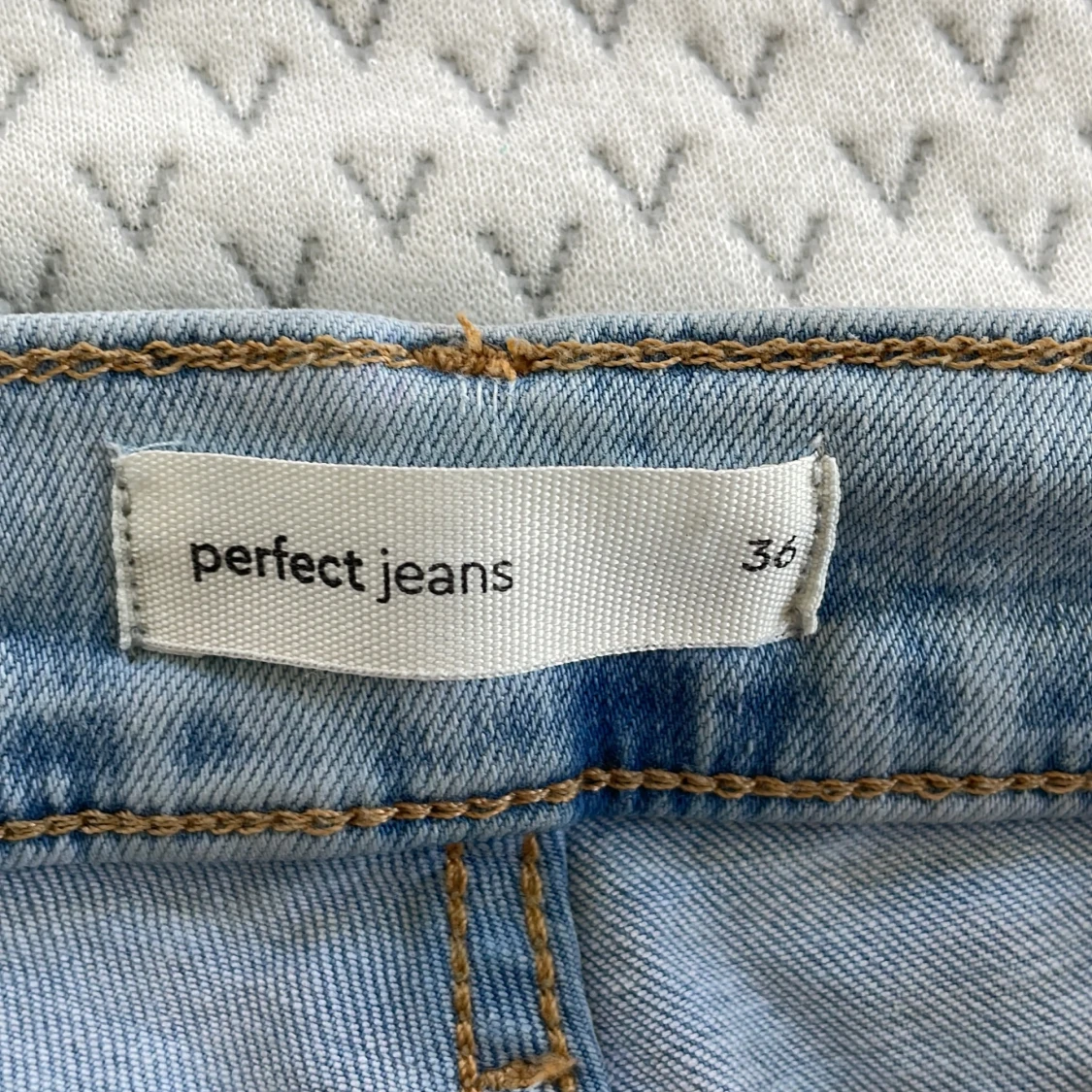 Ljusblå bootcut jeans från Perfect Jeans - 92