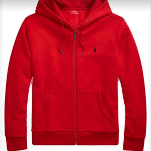 Zip hoodie - En ralph lauren zip hoodie i fint skick, det är storlek m o sitter perfekt.