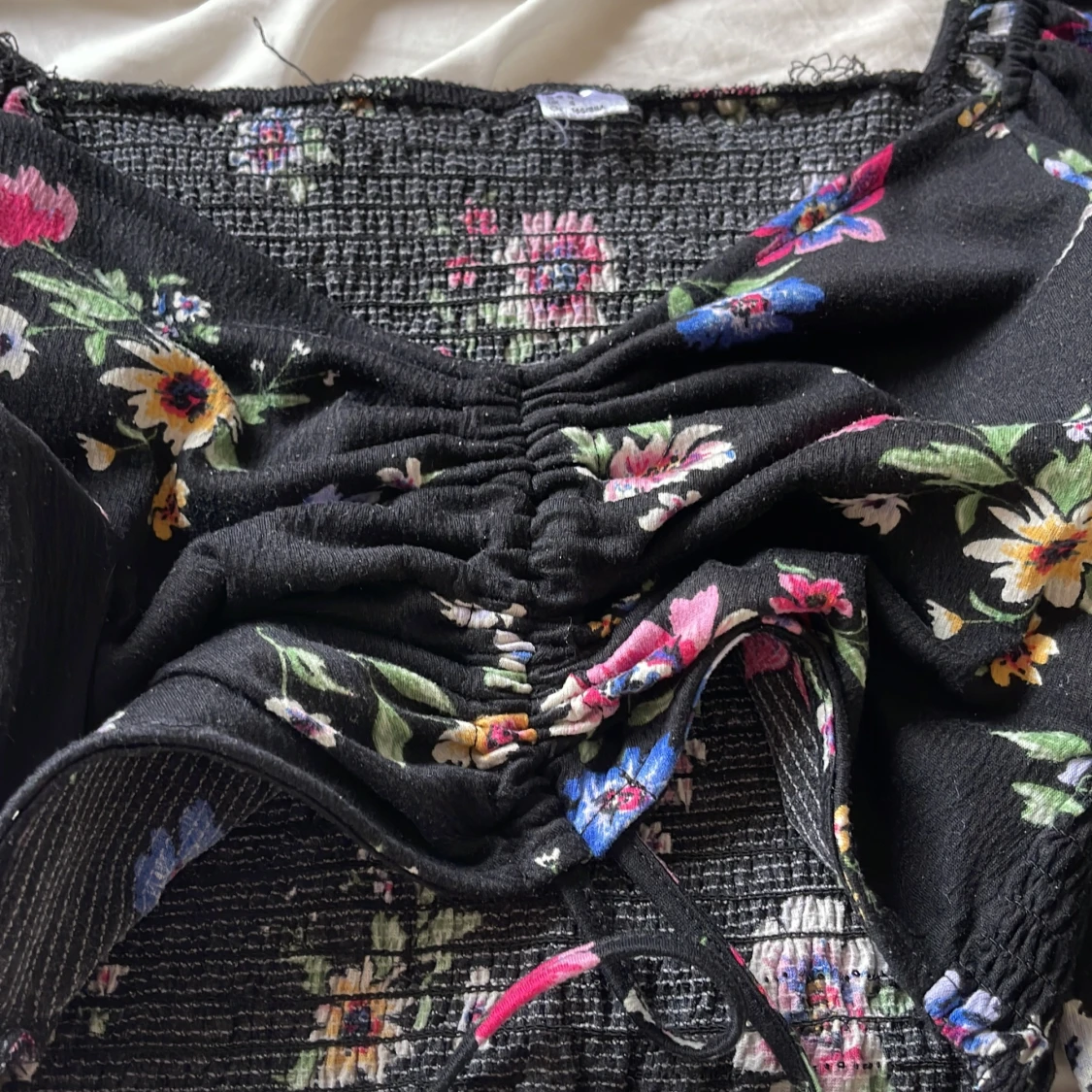 Svart blommig topp med långa ärmar - 92